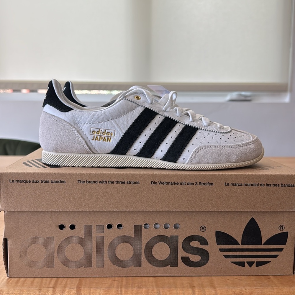 BNWT Classic White Adidas Original Women’s Japan